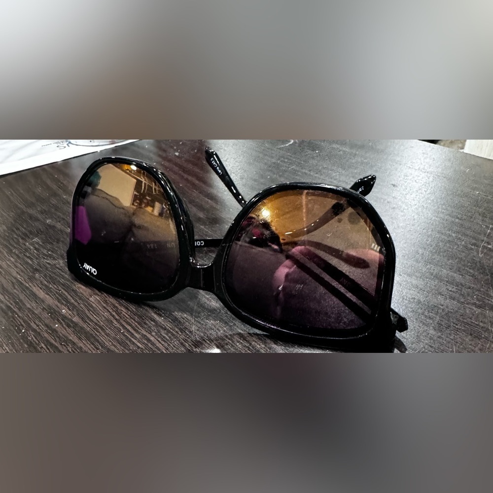 Quay Sunglasses (e)